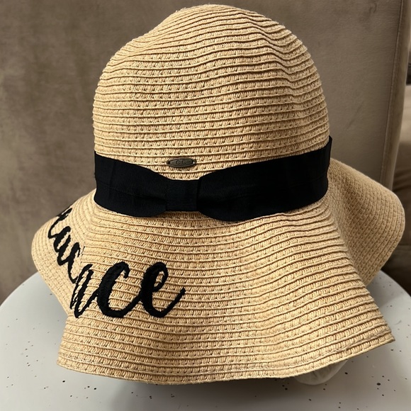 Packable “Resting Beach Face” sun hat - Picture 4 of 4